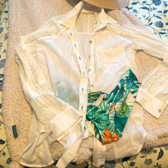 Anthropologie Tops - Anthro🌟 Holding horses white button down sheer shirt size medium